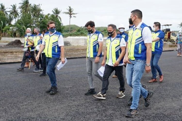 FIM-, Dorna- und Mandalika-Vertreter inspizieren die Strecke