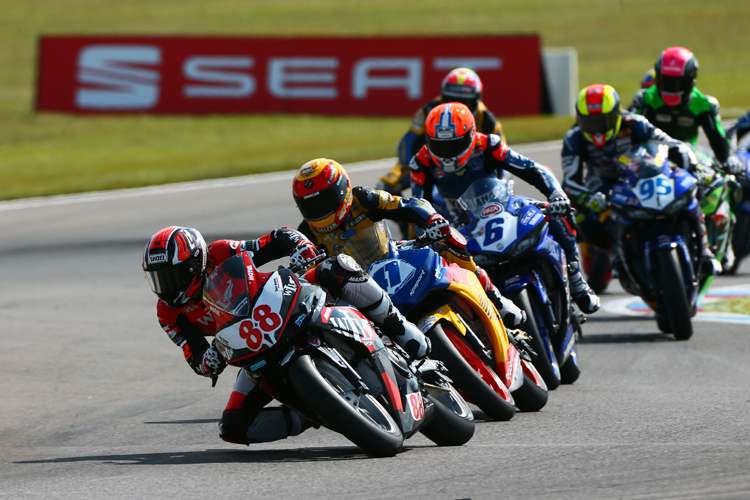 Mika Perez führt die Supersport-300-WM auf Honda an