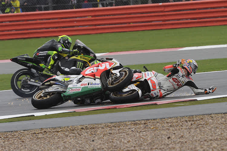 Bild 3: Auch Crutchlow landet im Kies