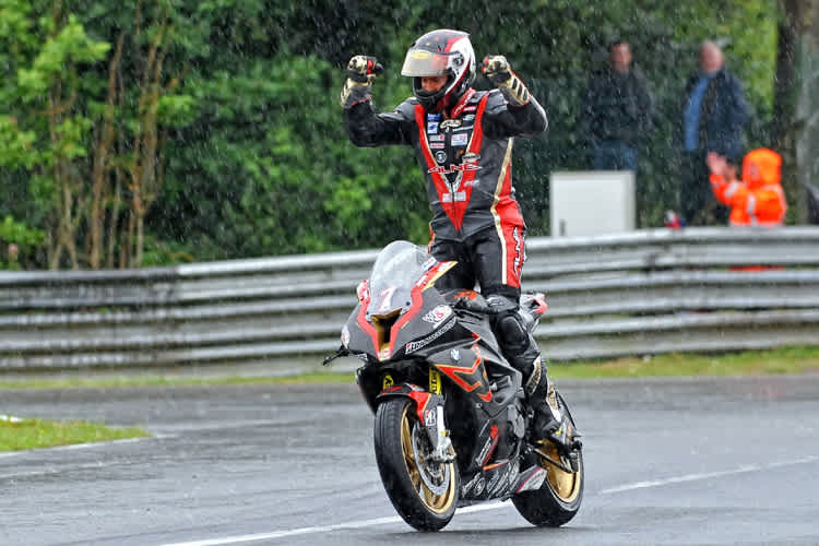 Didier Grams triumphierte im Regen von Chimay