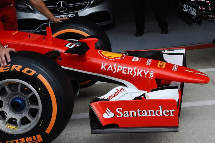 Lange Nase am Ferrari