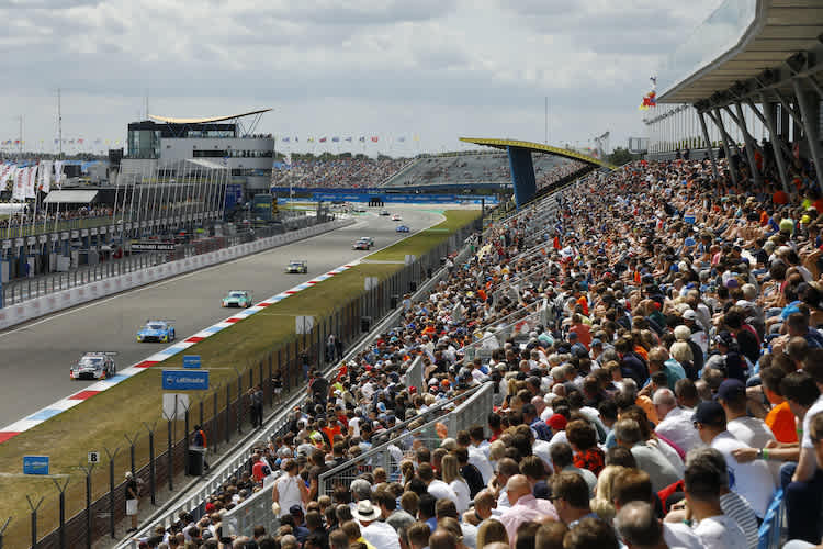 Die DTM fährt in Assen vor Fans
