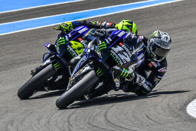 Valentino Rossi hinter Maverick Viñales 
