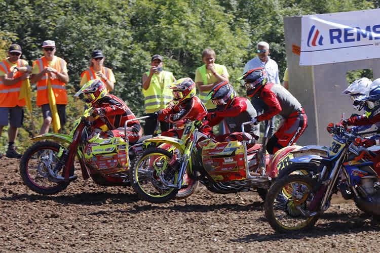 Schnelle Familie: Stuart Brown mit Josh Chamberlain und Sohn Jake Brown mit Joe Millard (28)