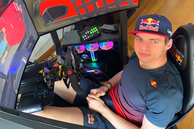 Max Verstappen in seinem Rennsimulator, zuhause in Monaco