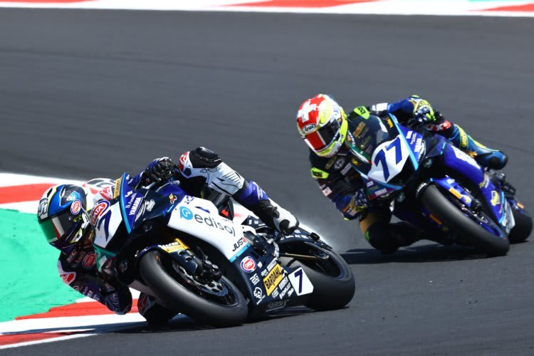 Lorenzo Baldassarri vor Dominique Aegerter