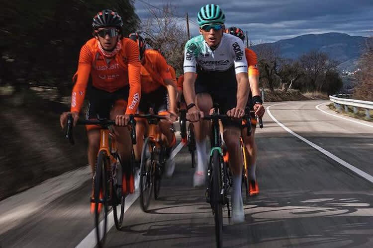 Flotte Trainingspartner für Aleix Espargaró (vorne rechts)