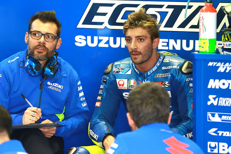 Andrea Iannone in der Suzuki-Box