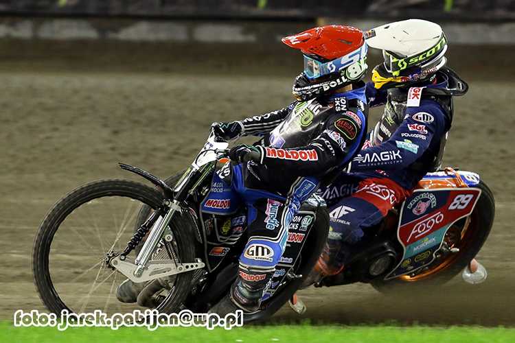 Jason Doyle (rot) gegen Emil Sayfutdinov