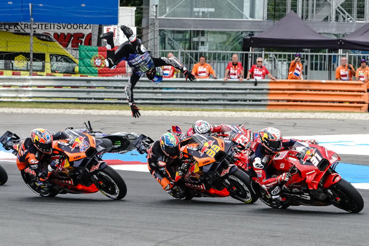 Nach diesem Abflug krachte Alex Rins hart auf den Asphalt