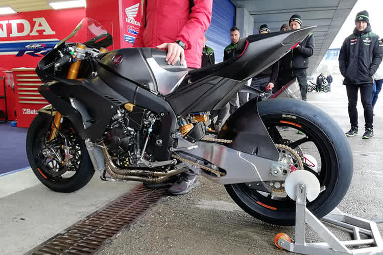 Die Rennversion der neuen Honda Triple-R wurde erstmals öffentlich gezeigt