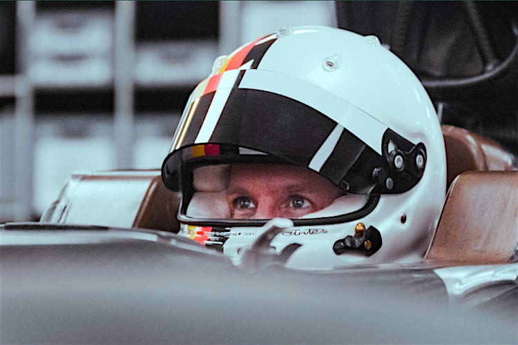 Sebastian Vettel bei der Sitzprobe