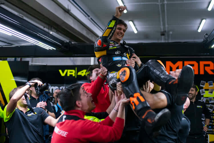 Seine VR46-Ducati-Truppe ließ Marini in Valencia noch ein letztes Mal hochleben