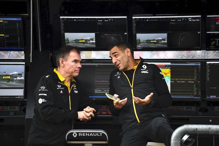 Cyril Abiteboul (rechts) am Renault-Kommandostand in Monza
