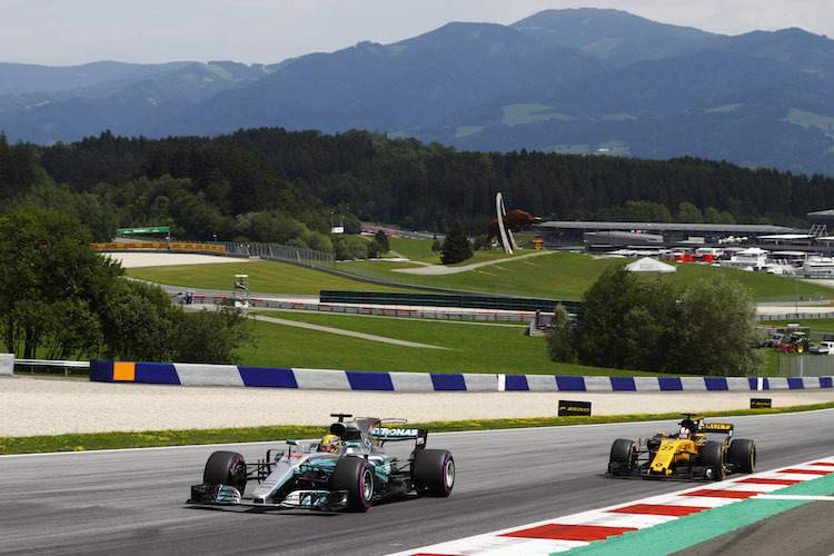 Lewis Hamilton vor Nico Hülkenberg auf dem Red Bull Ring