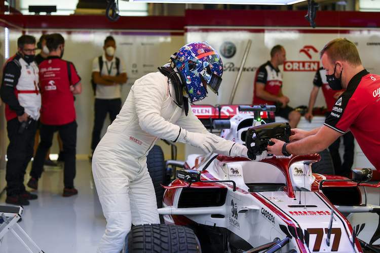 Valtteri Bottas gab bereits beim Reifentest nach dem Saisonende in Abu Dhabi für Alfa Romeo Gas