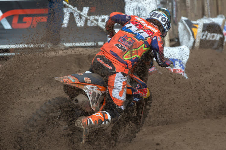 Jeffrey Herlinhgs gewinnt den ersten Lauf in Lommel