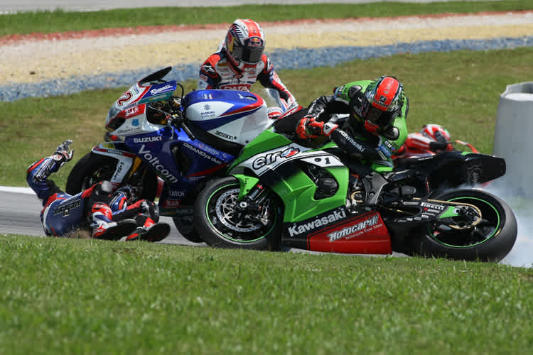 Rennen 1: Tom Sykes wurde abgeräumt