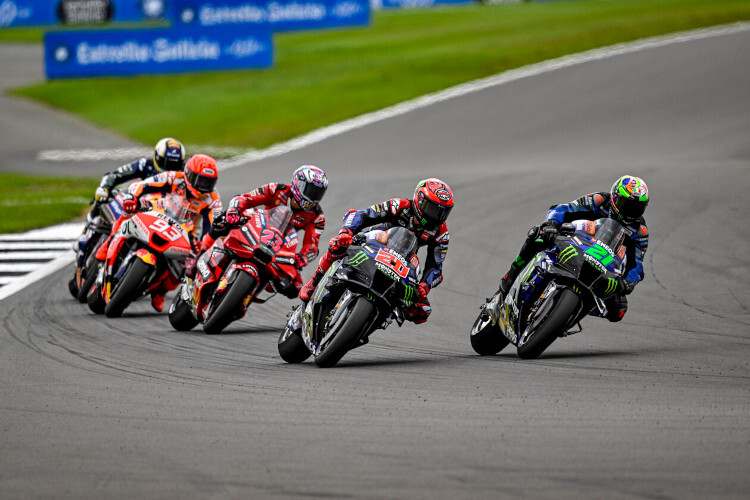 Nur Morbidelli und Quartararo kämpfen mit gleichen Waffen, dahinter Bastianini, Marc Márquez und Raúl Fernández