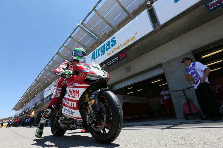 Ende September sehen wir die 2015er-Panigale erstmals auf der Rennstrecke