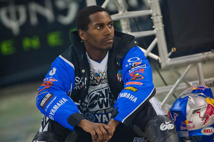 James Stewart bleibt Yamaha treu