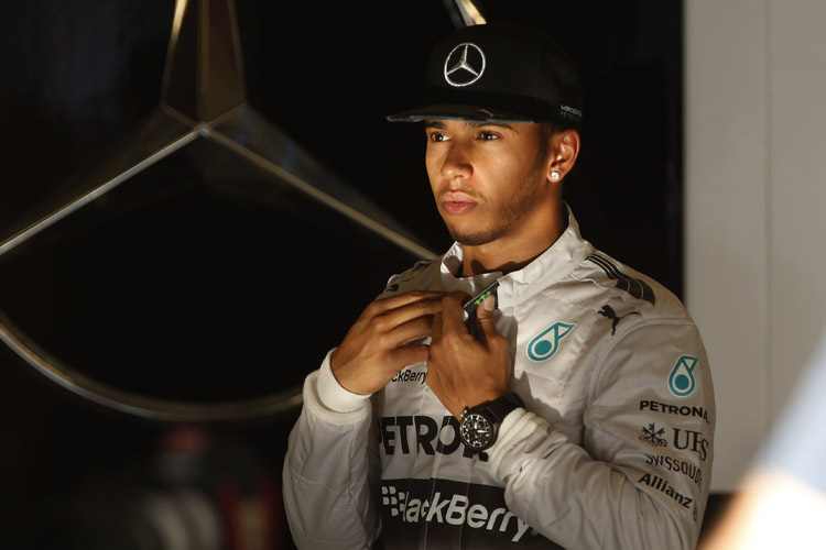 WM-Leader Lewis Hamilton startete stark ins US-Wochenende: Der Weltmeister von 2008 war fast drei Zehntel schneller als sein Teamkollege