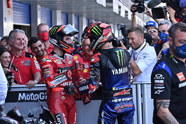 Pecco Bagnaia (li.) und Fabio Quartararo eroberten die Startplätze 1 und 2