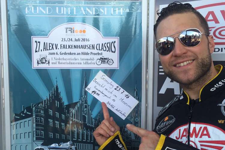 Martin Smolinski macht Werbung für die Oldies