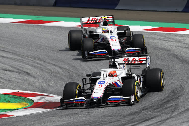 Nikita Mazepin vor Mick Schumacher