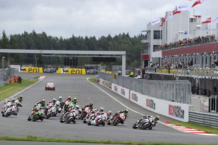 Über weite Strecken dominierte Chaz Davies (vorne) in Moskau