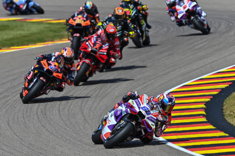 Jorge Martin (vorne) übernahm mit seinem Sieg WM-Rang 2