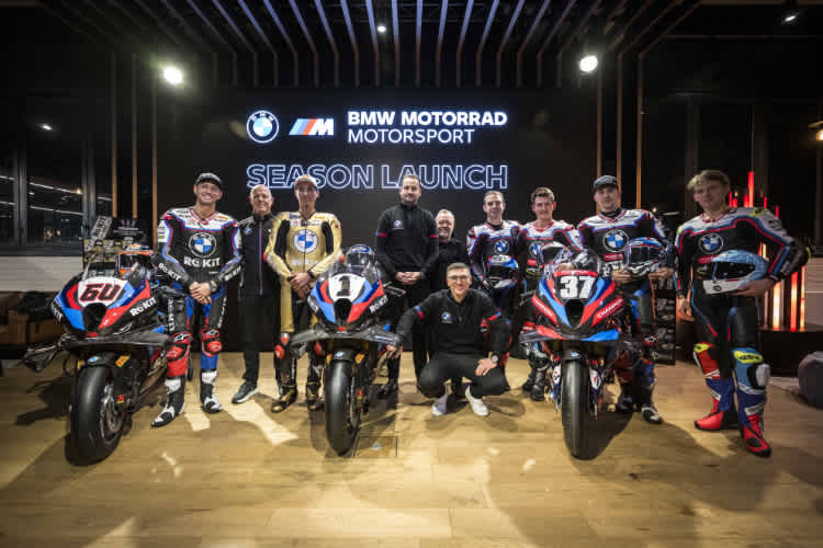 Auf diesem Bild bei der Präsentation fehlt nur einer: BMW-Sportchef Marc Bongers