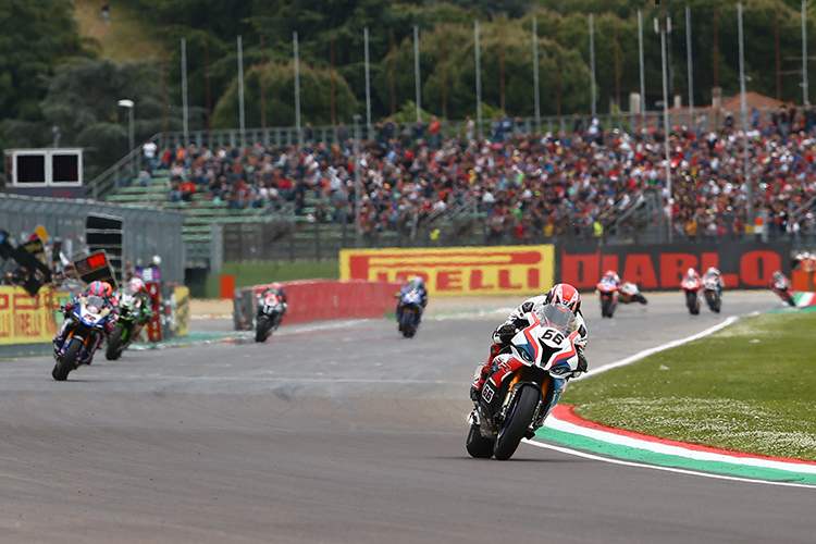 Tom Sykes (vorne) lag souverän auf Platz 3