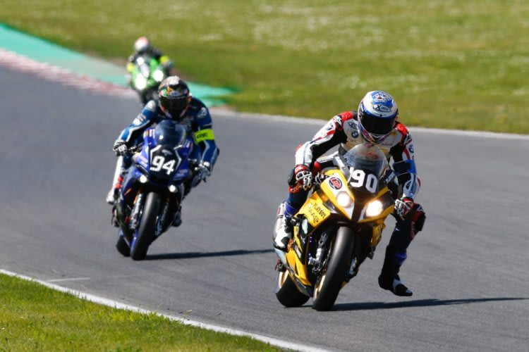 Markus Reiterberger vor dem späteren Siegerteam GMT94 Yamaha