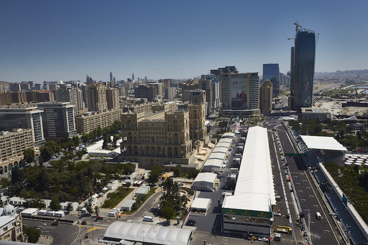 Baku: Heisses Wetter, neuer und dunkler Asphalt