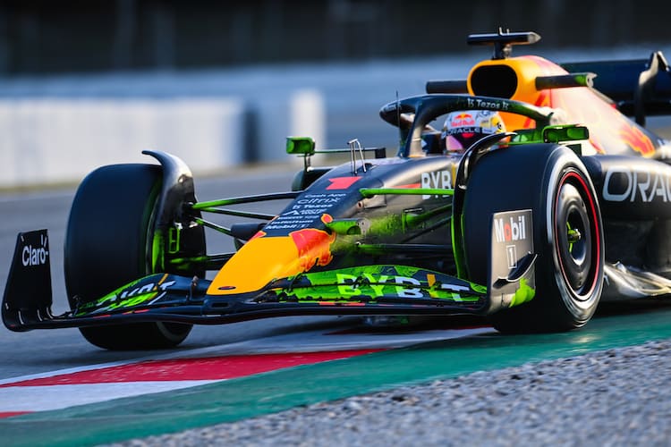 Max Verstappen spulte am ersten Testtag in Barcelona fast 700 km ab