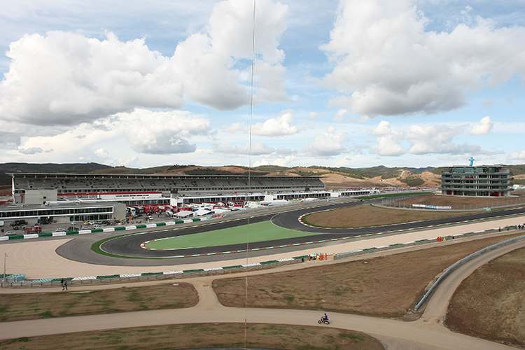 Das Autódromo Internacional do Algarve nahe Portimao ist einen Besuch wert