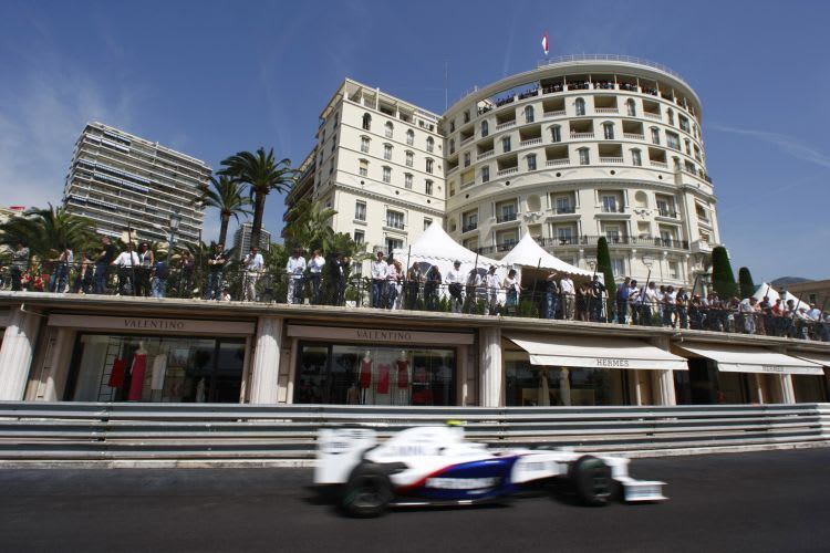 Nick Heidfeld in der Anfahrt zum Casino.