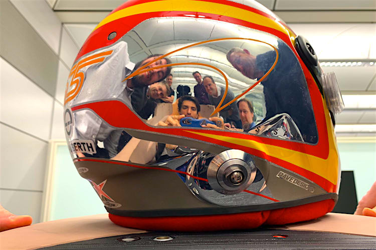 Carlos Sainz bei der Sitzprobe