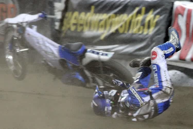 Nicki Pedersen bei einem seiner Stürze