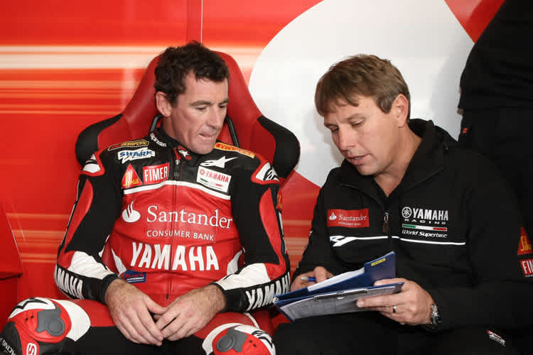 Troy Corser hat bei BMW unteschrieben