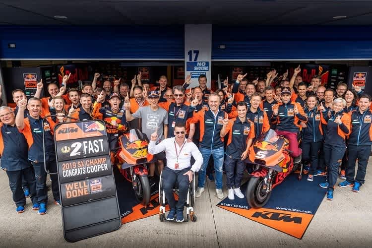 Das Red Bull-KTM-Werksteam posierte beim Jerez-GP