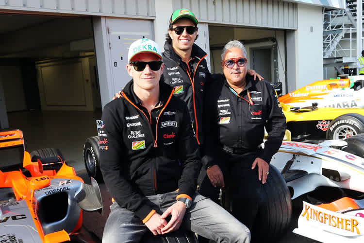 Vijay Mallya mit Nico Hülkenberg und Sergio Pérez