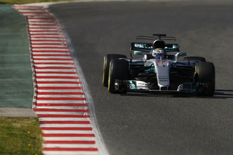 Valtteri Bottas führt auch nach der Mittagspause die Zeitenliste an