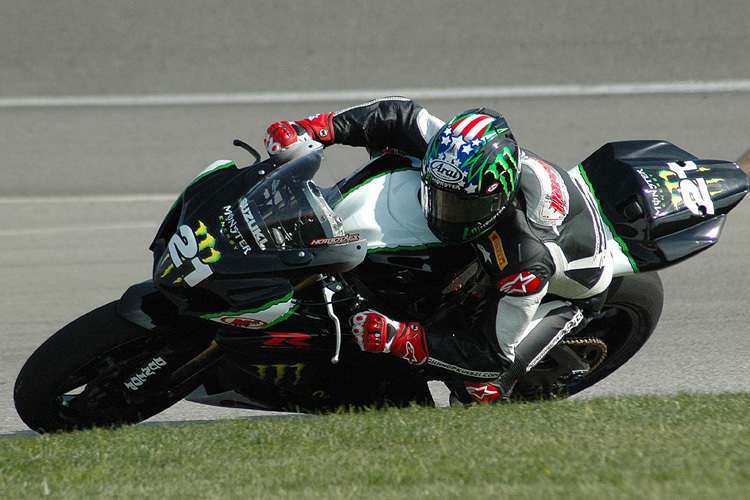 John Hopkins auf der M4 Monster Suzuki 