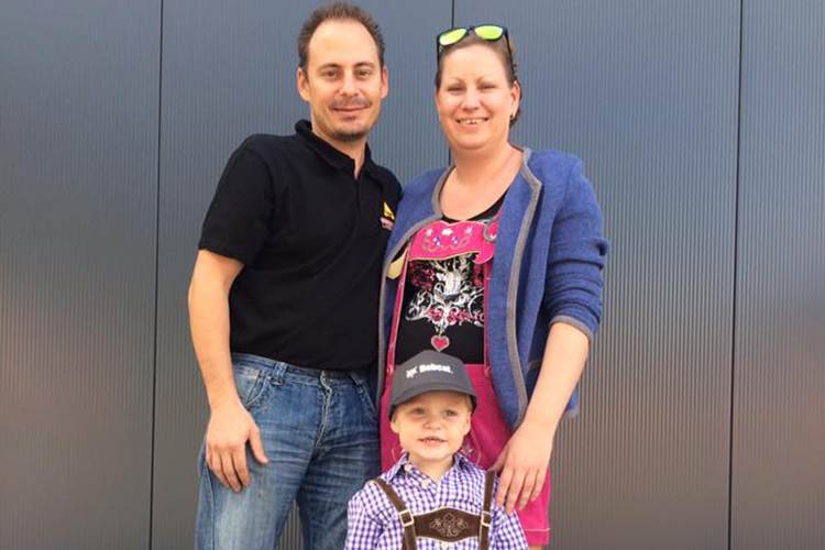 Sirg Schützbach mit Frau Patricia und Sohn Rune