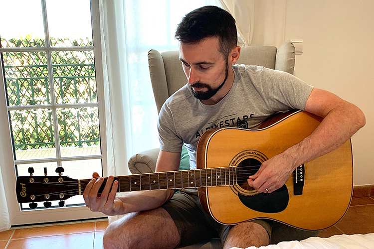 Gitarre spielen will gelernt sein