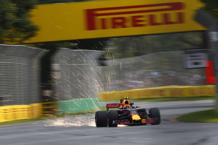Max Verstappen lässt es im Albert-Park krachen