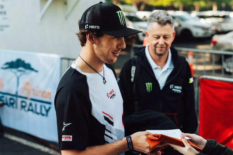 Tobias Ebster bei der Pressekonferenz zur Safari-Rallye in Südafrika