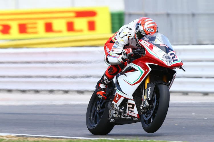 Leon Camier will die MV Agusta F4 nach ganz vorne bringen